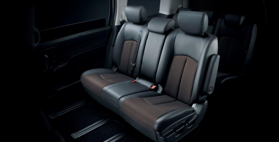  Nissan Elgrand 2011 года  (фото 21 из 44)